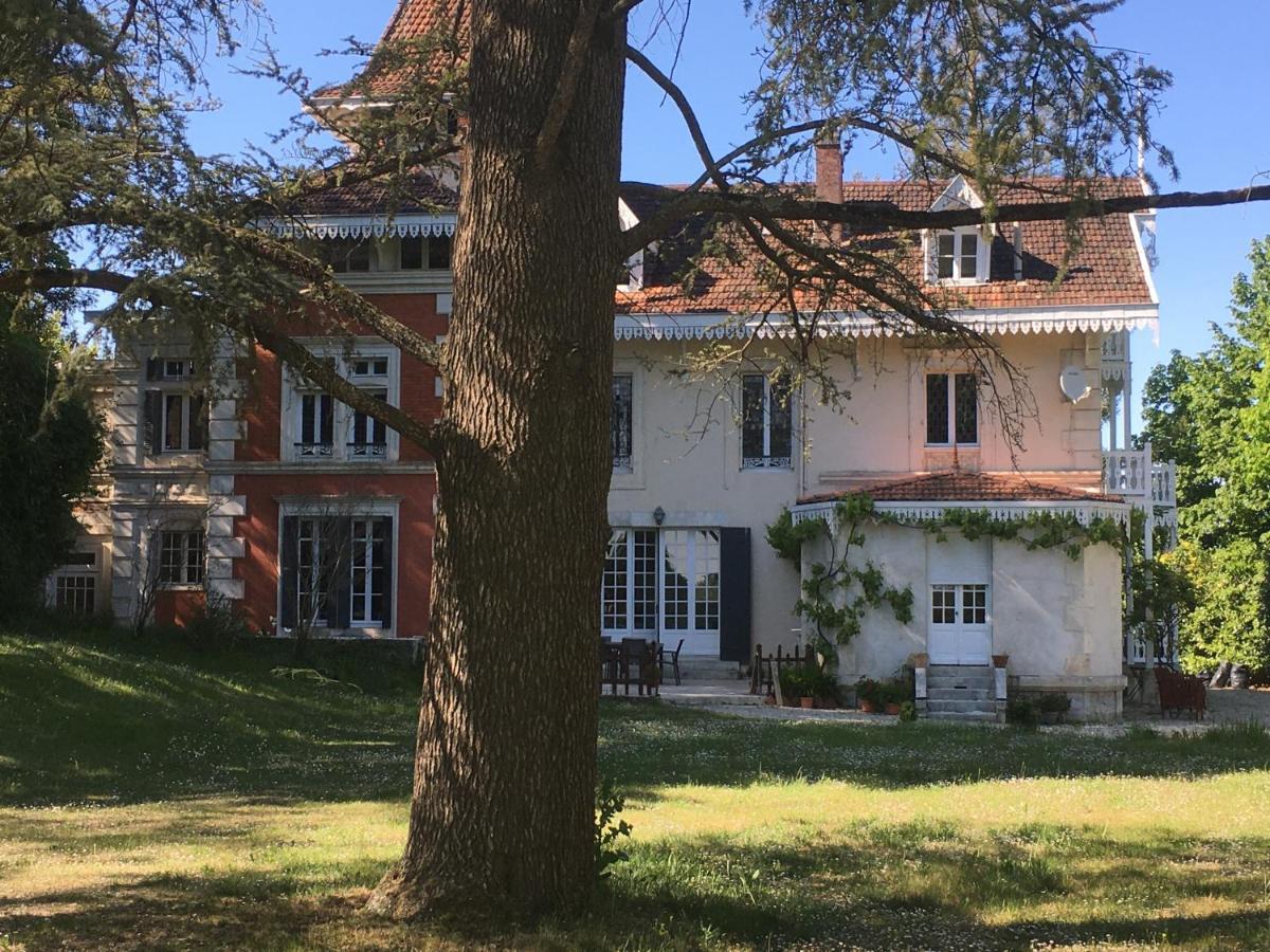 Manoir De L'Epine Bed & Breakfast Saint-Séverin Exterior photo